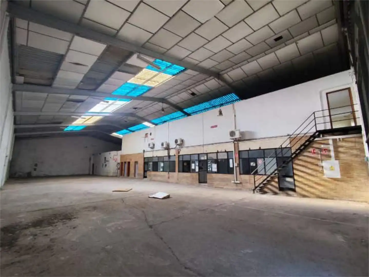 Fabrikhallen zur Miete in León Herrero - Bahía sur Fabrikhallen zur Miete in San Fernando