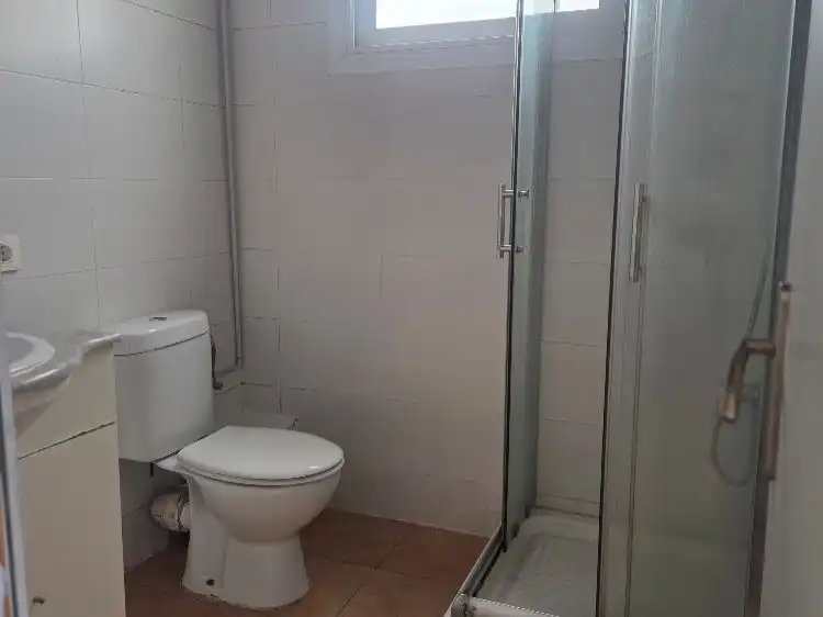 Wohnung zum Verkauf in Passeig de la Marina, 292, Baixador Badezimmer von Wohnung zum Verkauf in Castelldefels mit Balkon