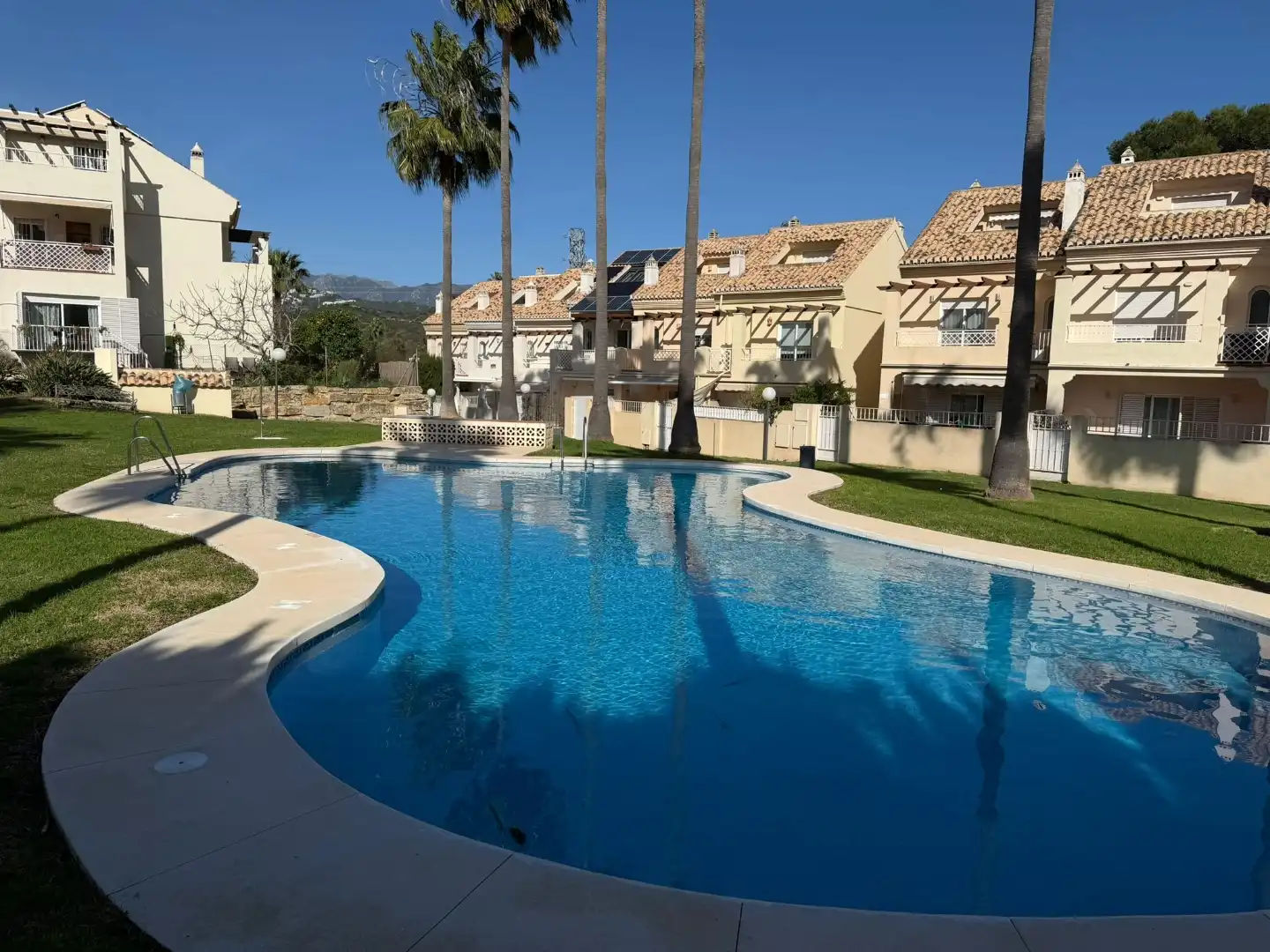 Casa adosada en venta en Avenida Pinos de Los, 18, El Rosario - Ricmar Piscina de Casa adosada en venta en Marbella con Aire acondicionado, Terraza y Piscina