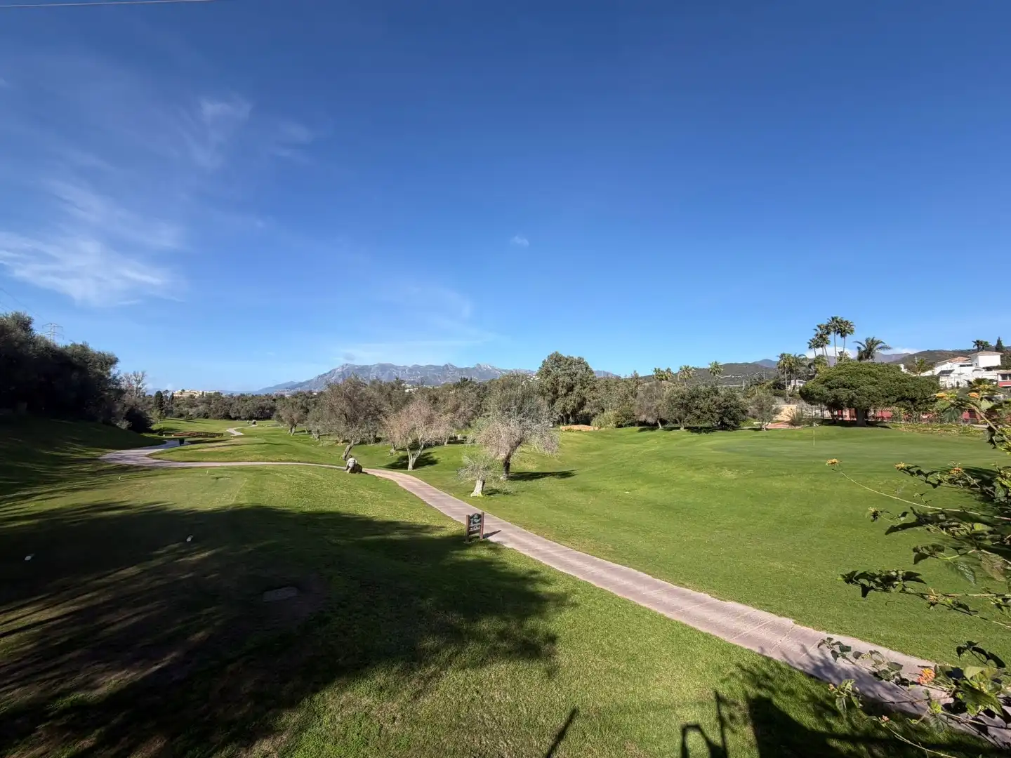 Casa adosada en venta en Avenida Pinos de Los, 18, El Rosario - Ricmar Vista exterior de Casa adosada en venta en Marbella con Aire acondicionado, Terraza y Piscina