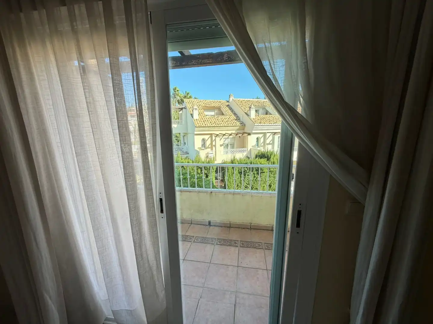 Casa adosada en venta en Avenida Pinos de Los, 18, El Rosario - Ricmar Terraza de Casa adosada en venta en Marbella con Aire acondicionado, Terraza y Piscina
