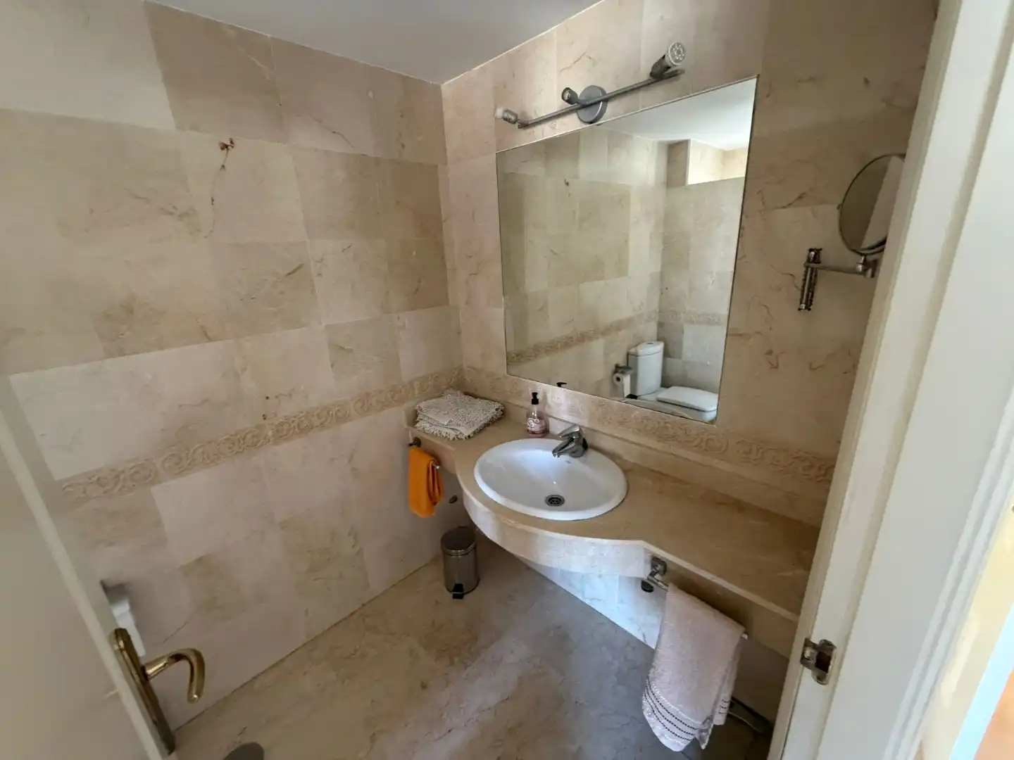 Casa adosada en venta en Avenida Pinos de Los, 18, El Rosario - Ricmar Baño de Casa adosada en venta en Marbella con Aire acondicionado, Terraza y Piscina