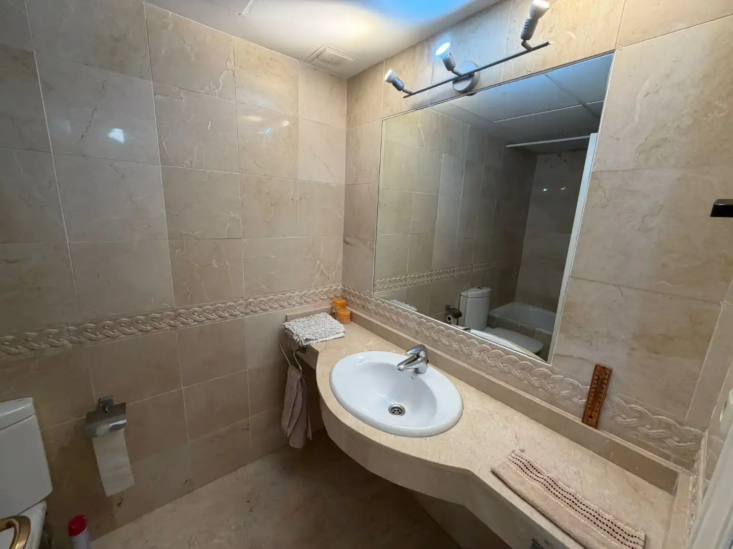Casa adosada en venta en Avenida Pinos de Los, 18, El Rosario - Ricmar Baño de Casa adosada en venta en Marbella con Aire acondicionado, Terraza y Piscina