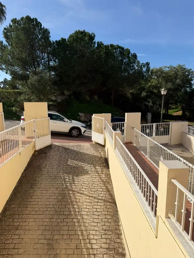 Casa adosada en venta en Avenida Pinos de Los, 18, El Rosario - Ricmar Parking de Casa adosada en venta en Marbella con Aire acondicionado, Terraza y Piscina