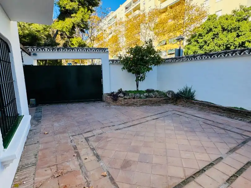 Flat for sale in Avenida las Palmeras, 11, Huerta Belón - Calvario Exterior view of Flat for sale in Marbella with Terrace, Swimming Pool and Balcony
