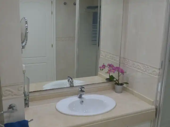 Flat for sale in Calle de la Cordera, 34, Montemar Bathroom of Flat for sale in Torremolinos with Air Conditioner, Heating and Terrace