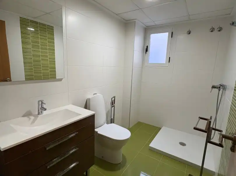 Flat for rent in Carrer Castelló, 18, Favara Bathroom of Flat for rent in Favara with Air Conditioner, Heating and Terrace