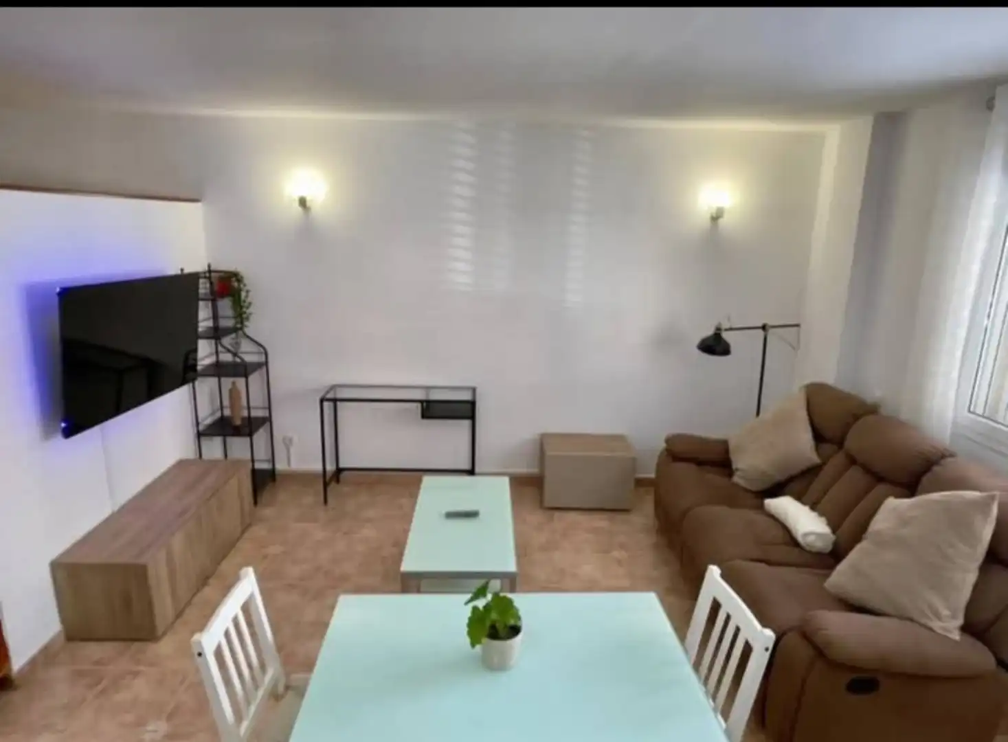Piso en venta en Calle Almirante Yusty Pita, 10, Playa de Arinaga Sala de estar de Piso en venta en Agüimes con Trastero, Amueblado y Lavadora
