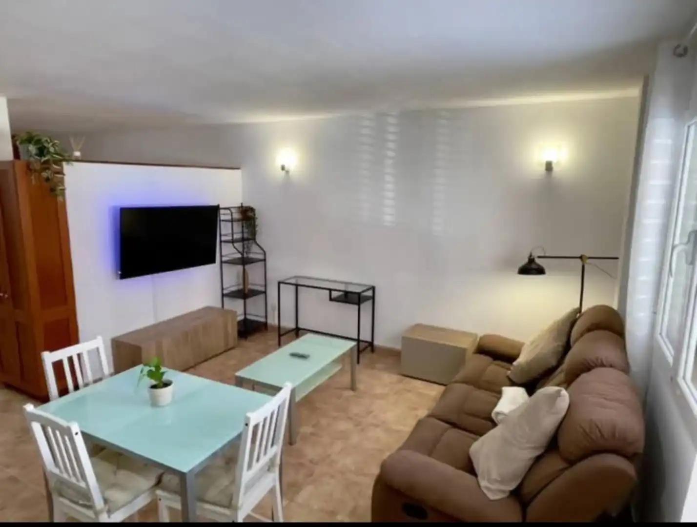 Piso en venta en Calle Almirante Yusty Pita, 10, Playa de Arinaga Sala de estar de Piso en venta en Agüimes con Trastero, Amueblado y Lavadora