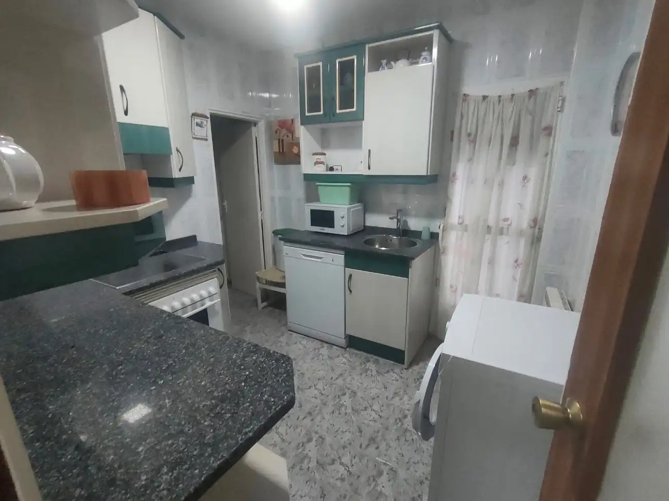 Piso en venta en Calle Buscarruidos, 28, Barrios Bajos - La Horta Cocina de Piso en venta en Zamora Capital con Calefacción, Terraza y Amueblado