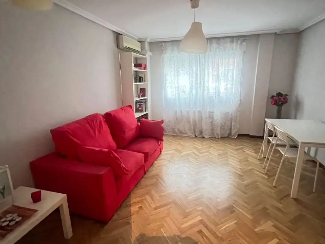 Living room of Flat for rent in  Madrid Capital  with Air Conditioner and Balcony