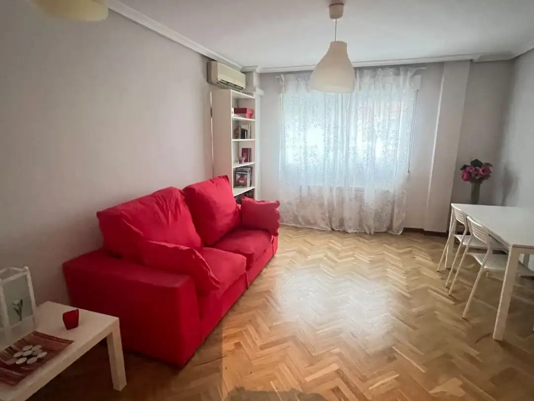 Living room of Flat for rent in  Madrid Capital  with Air Conditioner and Balcony