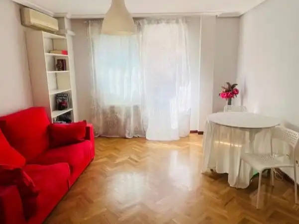 Living room of Flat for rent in  Madrid Capital  with Air Conditioner and Balcony