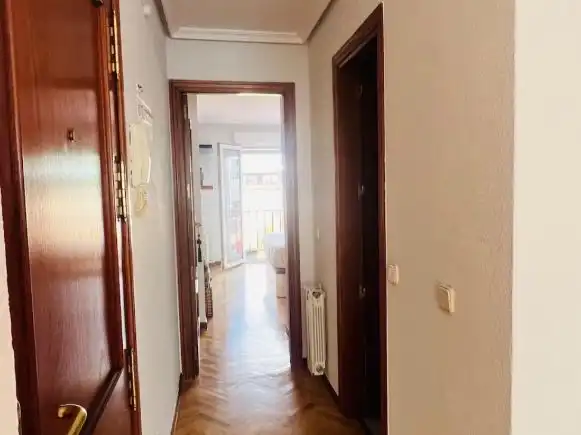 Flat for rent in  Madrid Capital  with Air Conditioner and Balcony