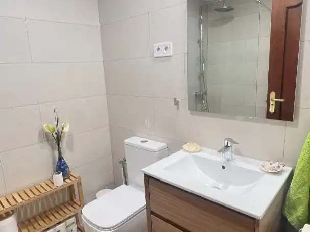 Bathroom of Flat for rent in  Madrid Capital  with Air Conditioner and Balcony