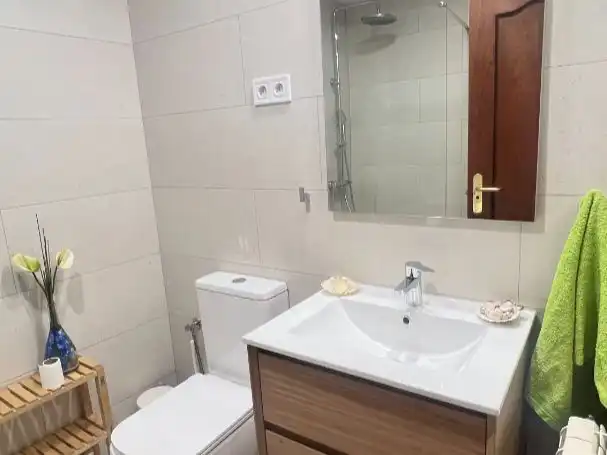 Bathroom of Flat for rent in  Madrid Capital  with Air Conditioner and Balcony