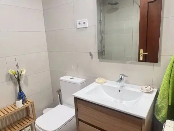 Bathroom of Flat for rent in  Madrid Capital  with Air Conditioner and Balcony