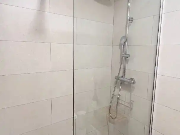 Bathroom of Flat for rent in  Madrid Capital  with Air Conditioner and Balcony