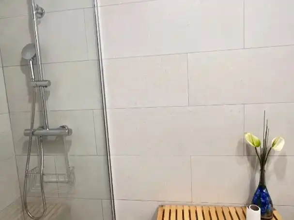 Bathroom of Flat for rent in  Madrid Capital  with Air Conditioner and Balcony