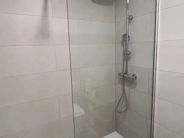 Bathroom of Flat for rent in  Madrid Capital  with Air Conditioner and Balcony