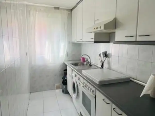 Kitchen of Flat for rent in  Madrid Capital  with Air Conditioner and Balcony
