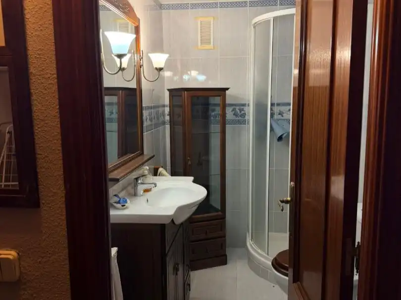Flat for sale in Avenida de Betanzos, 81, Peñagrande Bathroom of Flat for sale in Madrid with Air Conditioner, Heating and Terrace