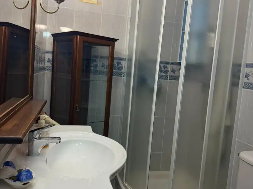 Flat for sale in Avenida de Betanzos, 81, Peñagrande Bathroom of Flat for sale in Madrid with Air Conditioner, Heating and Terrace