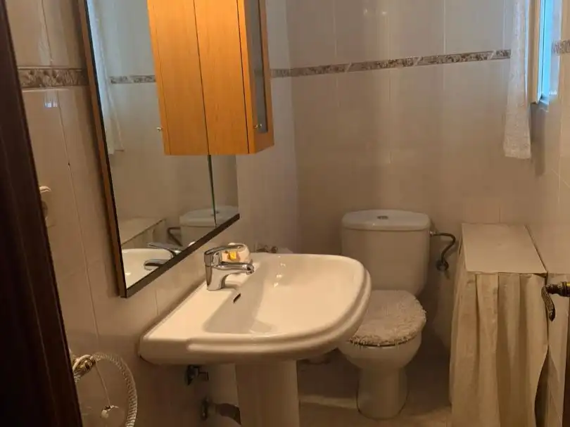 Flat for sale in Avenida de Betanzos, 81, Peñagrande Bathroom of Flat for sale in Madrid with Air Conditioner, Heating and Terrace