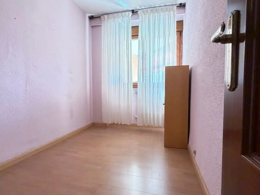 Flat for sale in Avenida de Betanzos, 81, Peñagrande Bedroom of Flat for sale in Madrid with Air Conditioner, Heating and Terrace