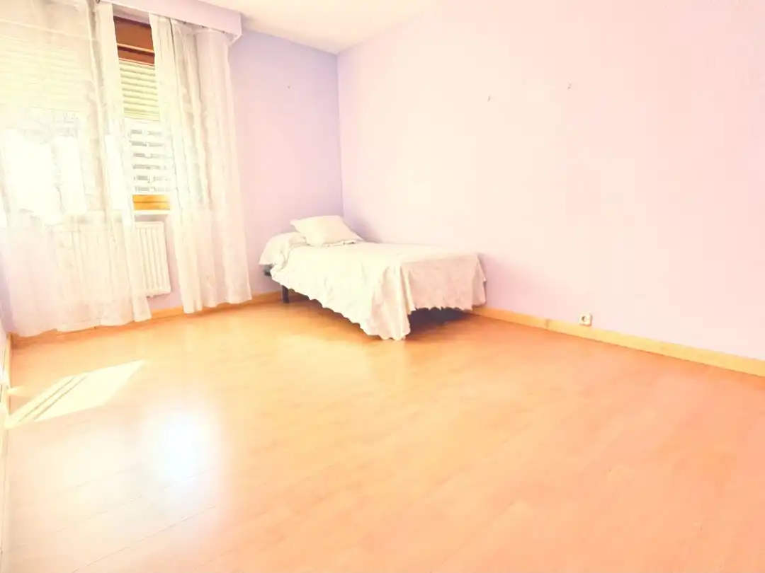 Flat for sale in Avenida de Betanzos, 81, Peñagrande Bedroom of Flat for sale in Madrid with Air Conditioner, Heating and Terrace