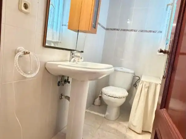 Flat for sale in Avenida de Betanzos, 81, Peñagrande Bathroom of Flat for sale in Madrid with Air Conditioner, Heating and Terrace