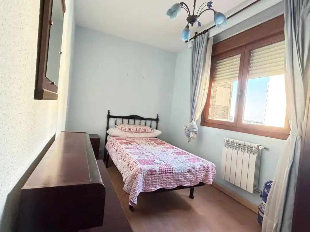 Flat for sale in Avenida de Betanzos, 81, Peñagrande Bedroom of Flat for sale in Madrid with Air Conditioner, Heating and Terrace