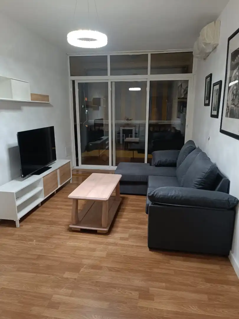 Pis de lloguer a Lugar Edificio Feria, 3, San Bernabé Sala d'estar de Pis de lloguer en Algeciras amb Aire condicionat, Terrassa i Moblat