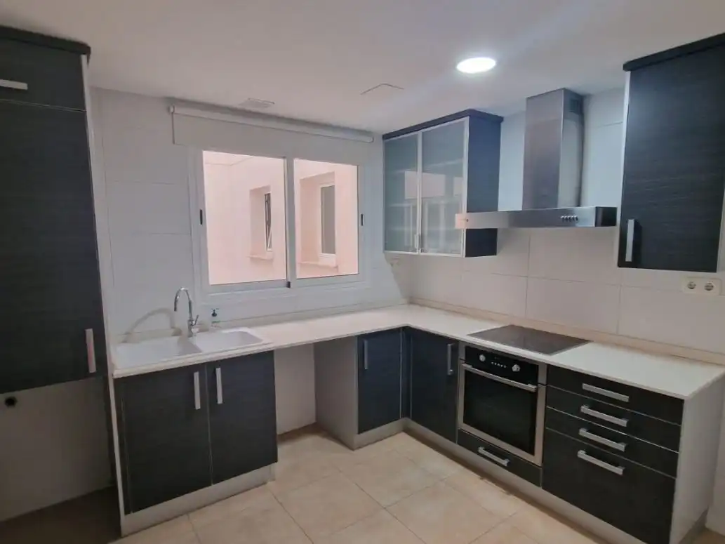 Flat for rent in Carrer de Llorenç Salom, 5, La Raïosa Kitchen of Flat for rent in Valencia Capital with Air Conditioner and Balcony