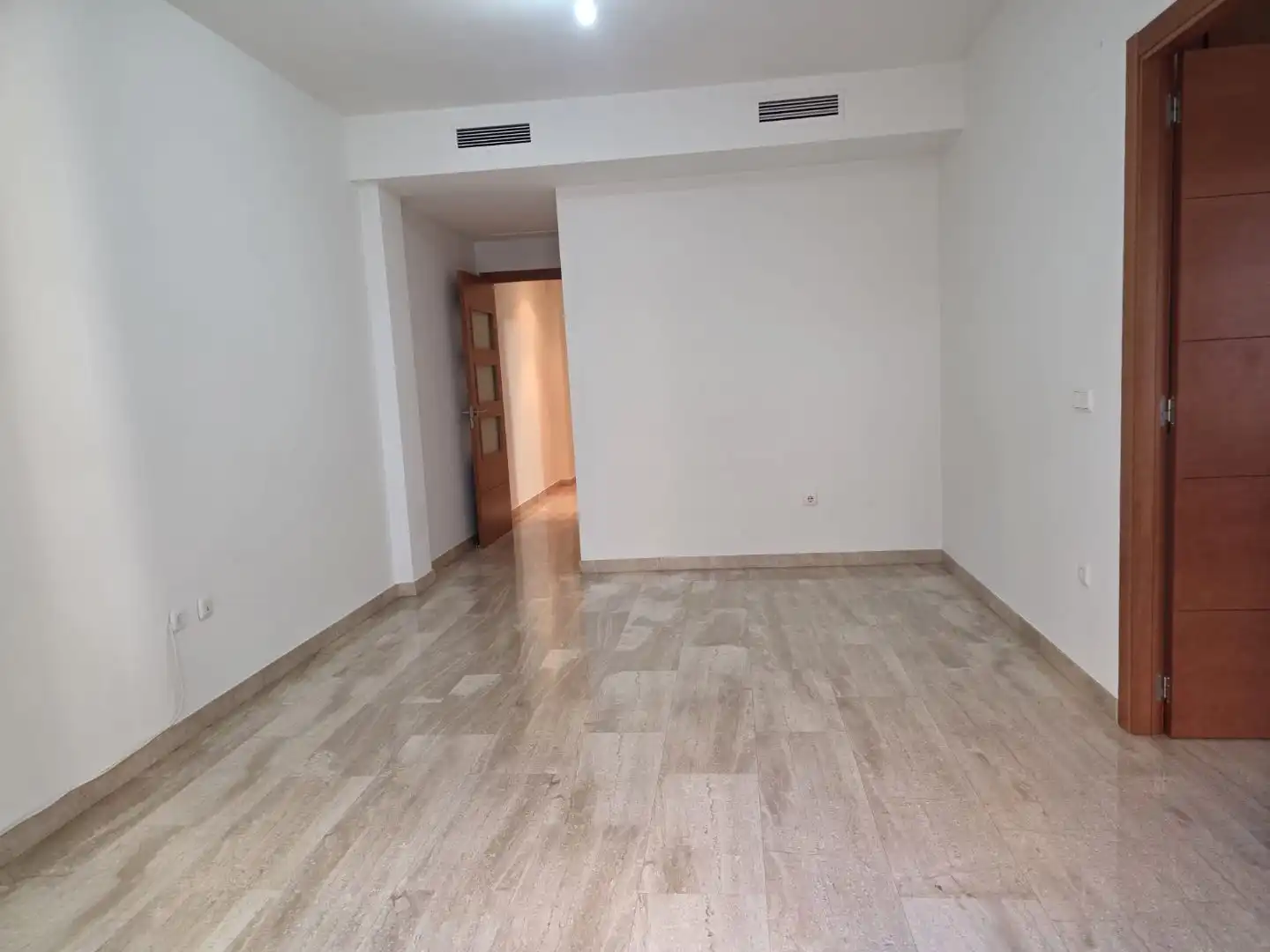 Flat for rent in Carrer de Llorenç Salom, 5, La Raïosa Flat for rent in Valencia Capital with Air Conditioner and Balcony