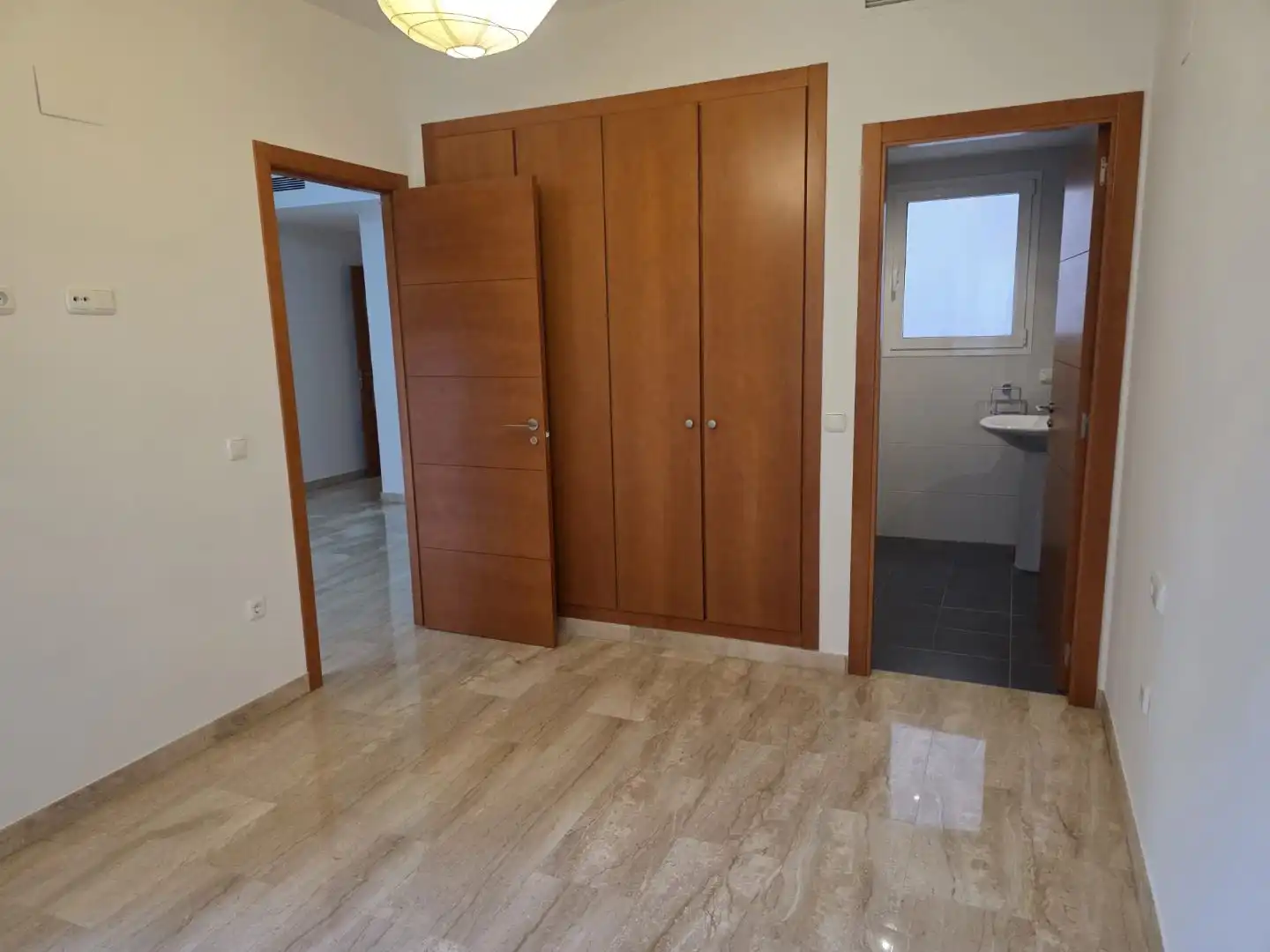 Flat for rent in Carrer de Llorenç Salom, 5, La Raïosa Flat for rent in Valencia Capital with Air Conditioner and Balcony