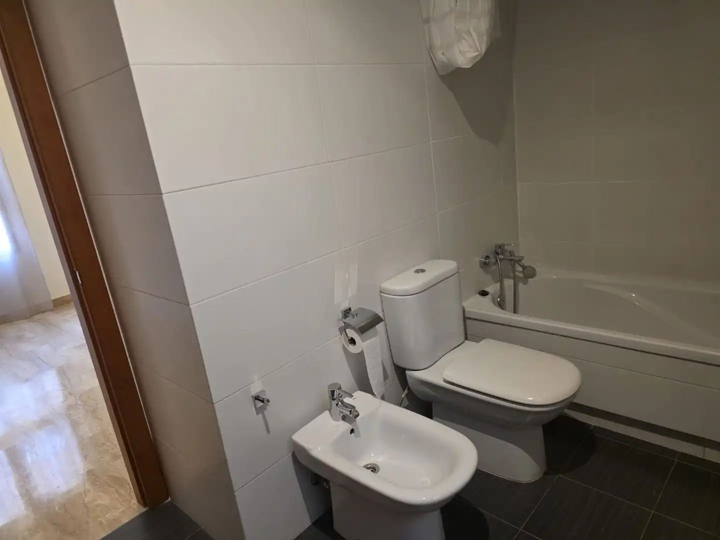 Flat for rent in Carrer de Llorenç Salom, 5, La Raïosa Bathroom of Flat for rent in Valencia Capital with Air Conditioner and Balcony