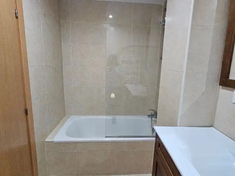 Flat for rent in Carrer de Galió, 16, Centre Bathroom of Flat for rent in Reus with Heating, Terrace and Furnished