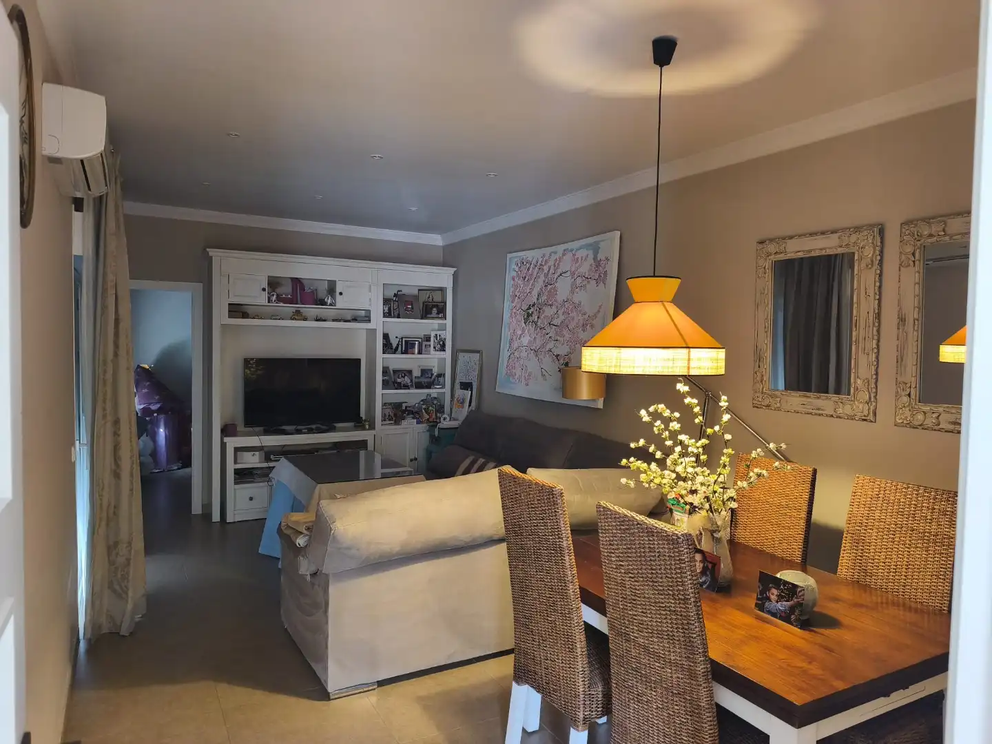 Sala de estar de Casa adosada en venta en Mairena del Alcor con Aire acondicionado