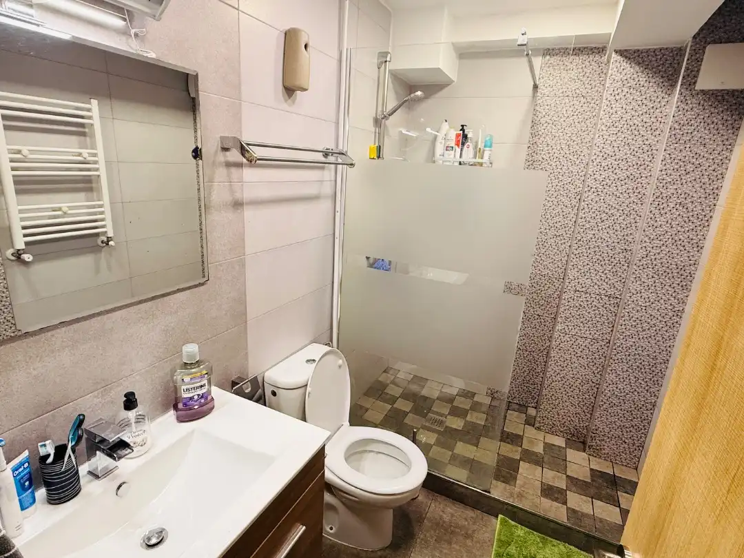 Flat for sale in Calle de Cuenca, 38, Villayuventus - Renfe Bathroom of Flat for sale in Parla with Air Conditioner