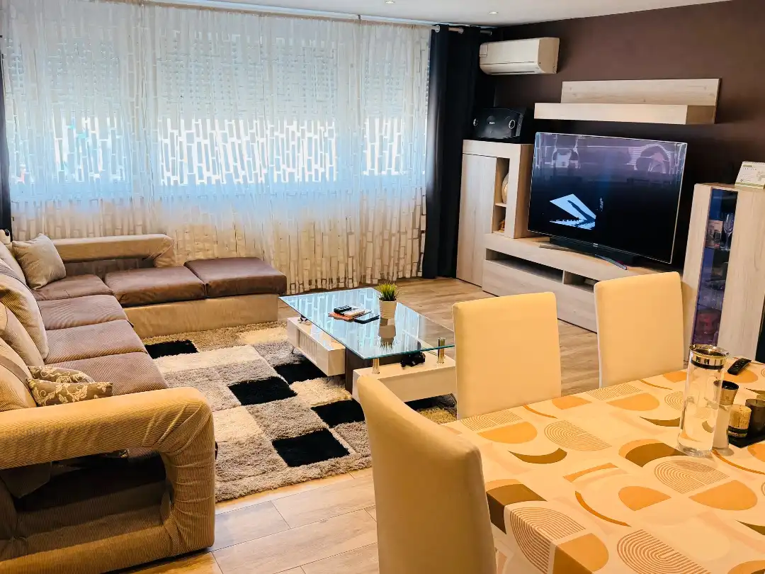 Flat for sale in Calle de Cuenca, 38, Villayuventus - Renfe Living room of Flat for sale in Parla with Air Conditioner