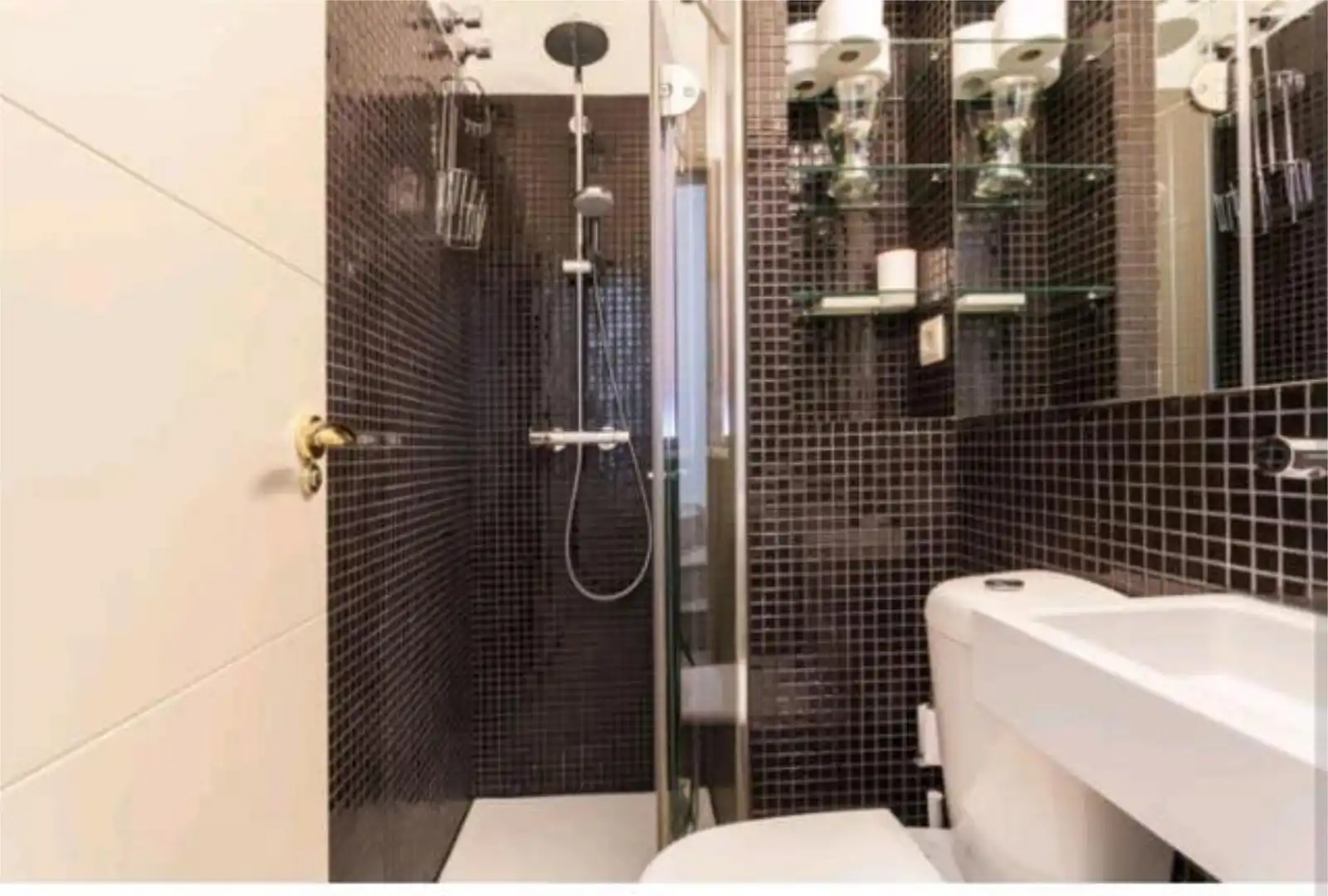 Apartamento de alquiler en Alfalfa - Santa Cruz Baño de Apartamento de alquiler en Sevilla con Terraza y Amueblado