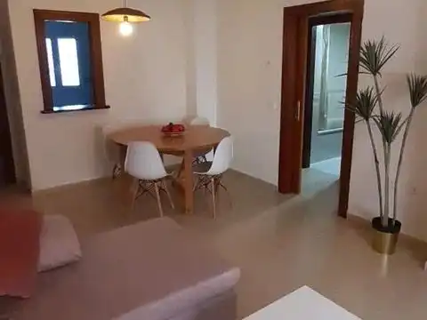 Wohnung zur Miete in Calle de Los Tartesos, 16, Aguadulce Sur Esszimmer von Wohnung zur Miete in Roquetas de Mar mit Klimaanlage, Terrasse und Schwimmbad