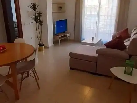 Wohnung zur Miete in Calle de Los Tartesos, 16, Aguadulce Sur Wohnzimmer von Wohnung zur Miete in Roquetas de Mar mit Klimaanlage, Terrasse und Schwimmbad