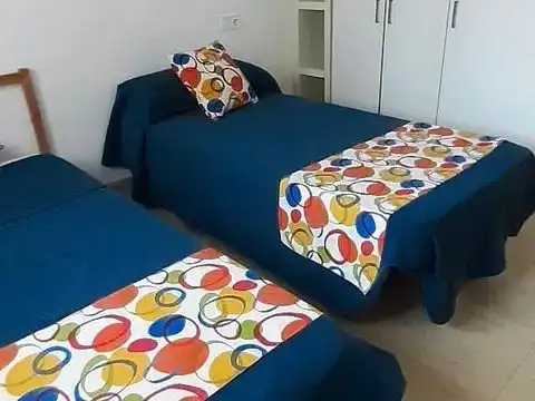 Wohnung zur Miete in Calle de Los Tartesos, 16, Aguadulce Sur Schlafzimmer von Wohnung zur Miete in Roquetas de Mar mit Klimaanlage, Terrasse und Schwimmbad