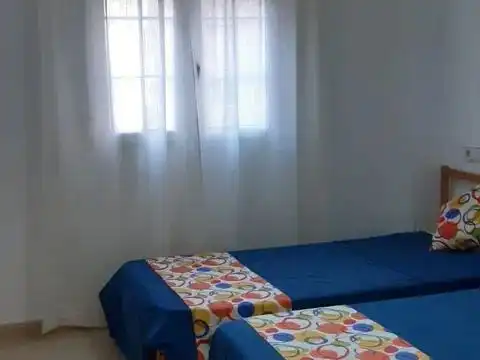 Wohnung zur Miete in Calle de Los Tartesos, 16, Aguadulce Sur Schlafzimmer von Wohnung zur Miete in Roquetas de Mar mit Klimaanlage, Terrasse und Schwimmbad