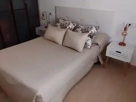 Wohnung zur Miete in Calle de Los Tartesos, 16, Aguadulce Sur Schlafzimmer von Wohnung zur Miete in Roquetas de Mar mit Klimaanlage, Terrasse und Schwimmbad