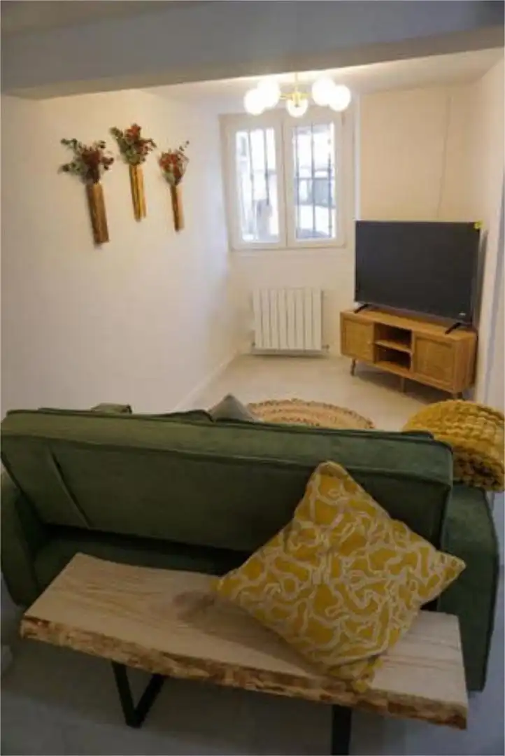 Sala de estar de Apartamento de alquiler en Leza con Calefacción y Amueblado