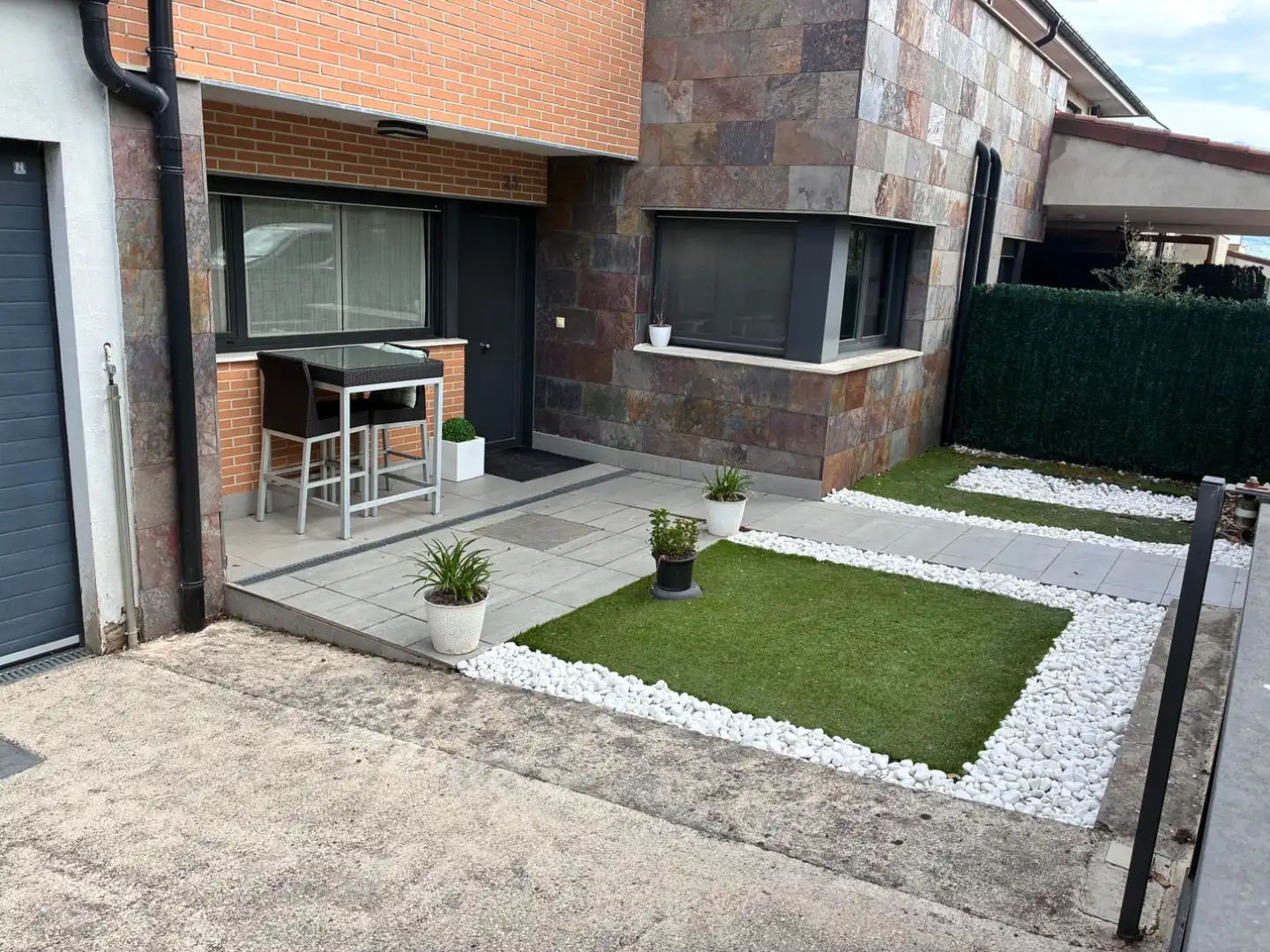 Einfamilien-Reihenhaus zum Verkauf in Calle Iturzulo, 23, Valle de Elorz / Elortzibar Terrasse von Einfamilien-Reihenhaus zum Verkauf in Valle de Elorz / Elortzibar mit Klimaanlage und Terrasse