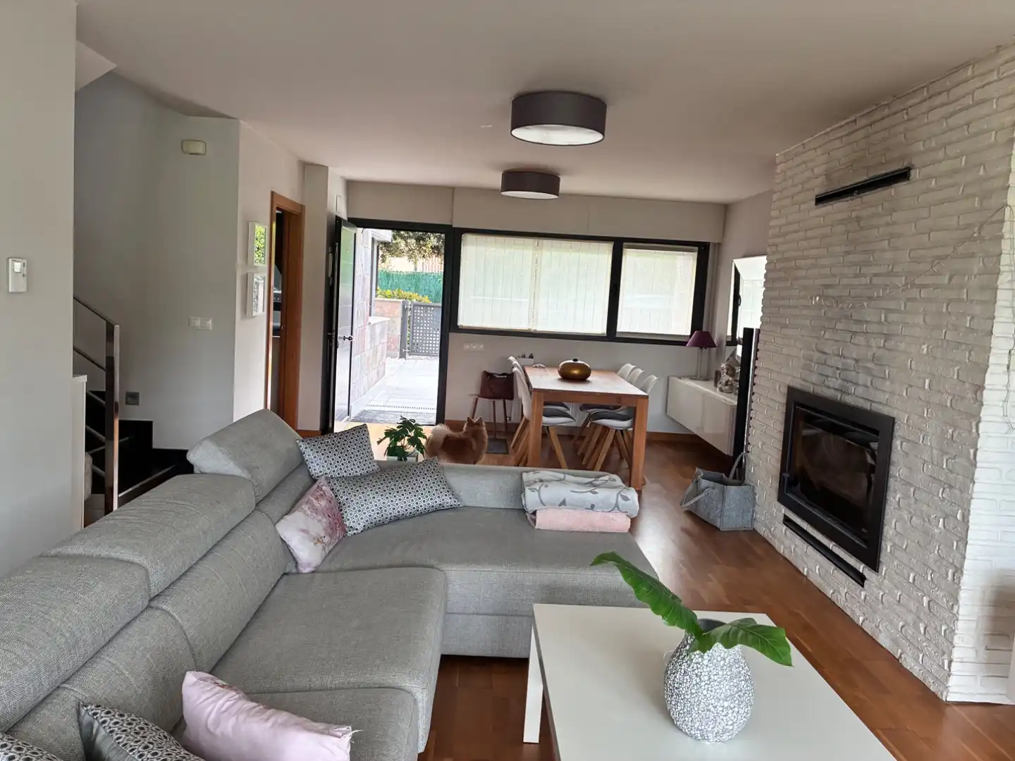 Casa adosada en venta en Calle Iturzulo, 23, Valle de Elorz / Elortzibar Sala de estar de Casa adosada en venta en Valle de Elorz / Elortzibar con Aire acondicionado y Terraza